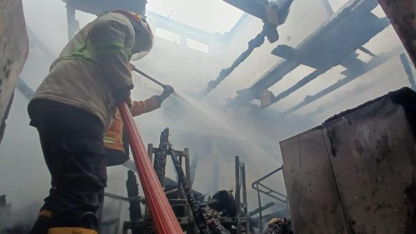 Kebakaran Hari Ini, Gudang dan Dapur Rumah di Tasikmalaya Hangus Dilahap Si Jago Merah