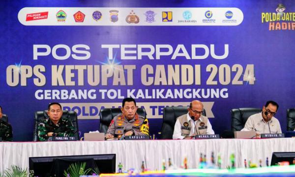 Kapolri dan Panglima TNI Tinjau Kesiapan Mudik Lebaran di Tol Kalikangkung Semarang