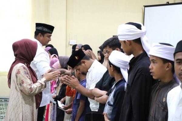 AKBP Dodon Priyambodo Santuni dan Bukber Bersama Puluhan Anak Yatim di Pidie Jaya Aceh