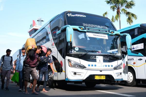 Ribuan Penumpang Ikut Mudik Gratis Pelindo Terminal Petikemas, Tersedia Transportasi Darat di Jatim