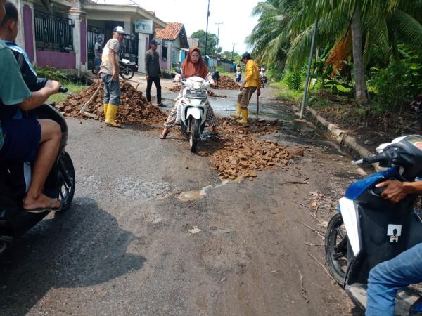 Pemerintah Provinsi Lampung Respon Cepat Keluhan Warga, Mulai Perbaikan Jalan Rusak di Rajabasa