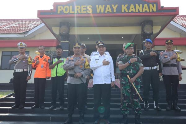 Dandim dan Kapolres Dampingi Wabub Way Kanan Pimpin Apel Gelar Pasukan Ops Ketupat Krakatau