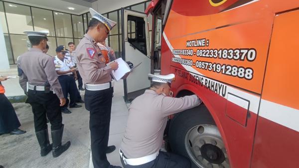 Polisi Gelar Ramp Check di Terminal Tipe A Kota Banjar untuk Amankan Perjalanan Mudik Angkutan Umum