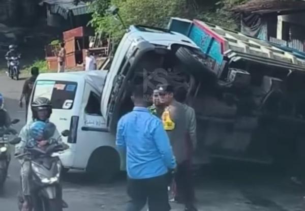 Kecelakaan Hari Ini di Jalan Pawiyatan Luhur Semarang, Truk Timpa Sejumlah Kendaraan