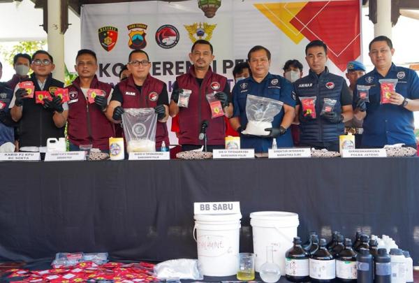 Home Industry Narkoba di Semarang Digerebek Polisi dan Bea Cukai, Dua Orang Diamankan