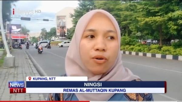 Remaja Masjid Almuttaqin Kota Kupang Bagikan Takjil Gratis kepada Warga