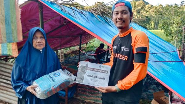 DMC Dompet Dhuafa Jatim Berikan Bantuan Korban Gempa Pulau Bawean, Salurkan Kebutuhan Pokok