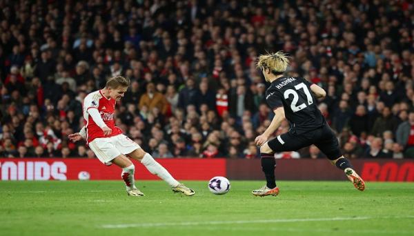Hasil Bola Tadi Malam: Arsenal ke Puncak Klasemen, Manchester City Pesta Gol
