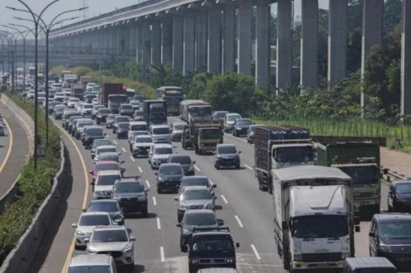 Mudik Lebaran 2024 : Jalan Tol Tak Bisa Digratiskan di Indonesia, Berbeda dengan Malaysia