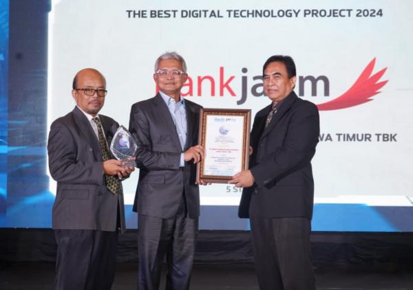 Konsisten Inovasi Digital, Bank Jatim Sabet Tiga Penghargaan dari Itech