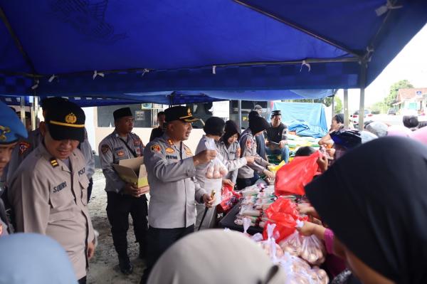Polisi Gelar Pasar Murah Ramadhan di Way Kanan Jelang Idul Fitri 1445 H