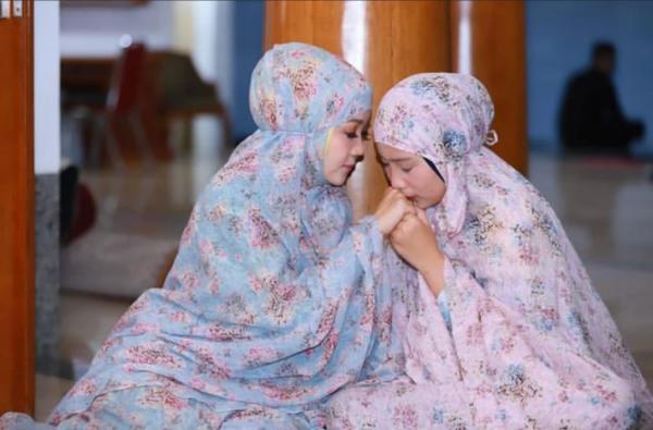 Putri Bungsunya Putuskan Lepas Hijab, Ini Respon Atalia Praratya