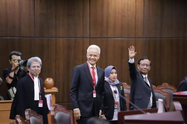 Tim Hukum Ganjar-Mahfud Pasrah Jokowi Tidak Dipanggil MK?