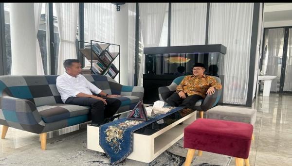 Kunjungi Rumah Ahmad Heryawan, Bey Machmudin Bahas Perkembangan Jawa Barat