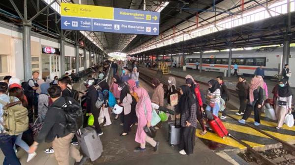 Hingga Malam Nanti, Diprediksi 28 Ribu Penumpang Kereta Tiba di Daop 4 Semarang