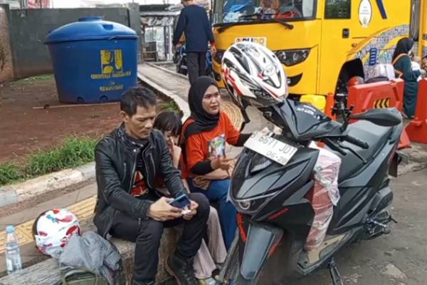 Seorang Pemudik Nekat  Naik Sepeda Motor Jakarta -Jawa tengah, Alasannya Masuk Akal