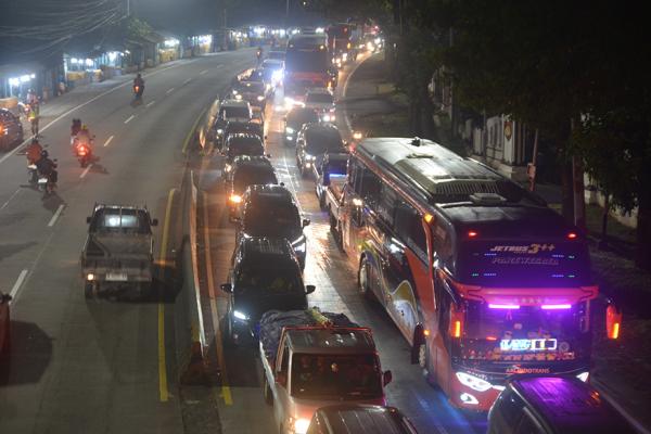 Imbas One Way Lokal, Arteri hingga Akses Jalan Kampung di Semarang Dikepung Macet