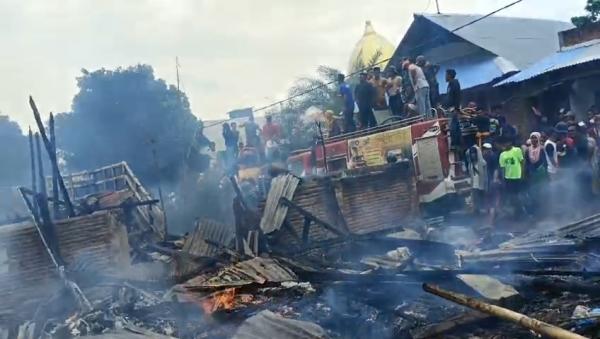 Diduga Korsleting Listrik, 13 Rumah Warga di Sape Bima Ludes Terbakar