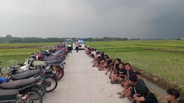 Jalan Sempat Diblokade, Puluhan Pelaku Ngabuburit Balap Liar di Grobogan Ditangkap Polisi