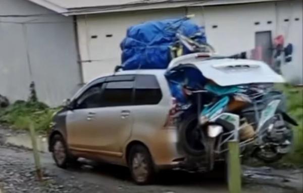 Viral Pemudik Bawa 2 Motor Diikat di Mobil, Netizen: Mudik Nyambi Ekspedisi