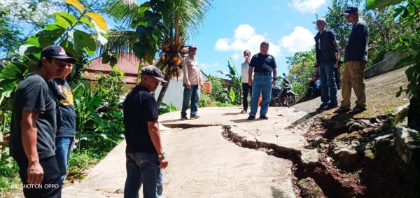 Jalan Desa di Tambaksari Ciamis Amblas Sepanjang 42 Meter, 3 Rumah Terancam Ambruk