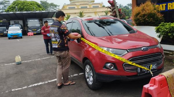 Warga Bandung Ditemukan Tewas dalam Mobil Ford Merah, Polres Kuningan Tunggu Hasil Autopsi