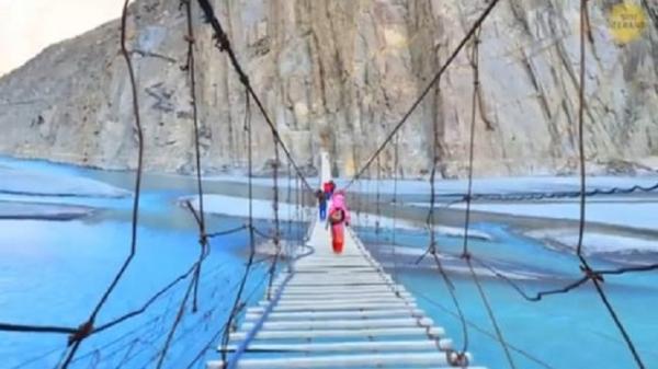 Jembatan Hussaini di Pakistan, Tantangan Berbahaya di Atas Danau Borit