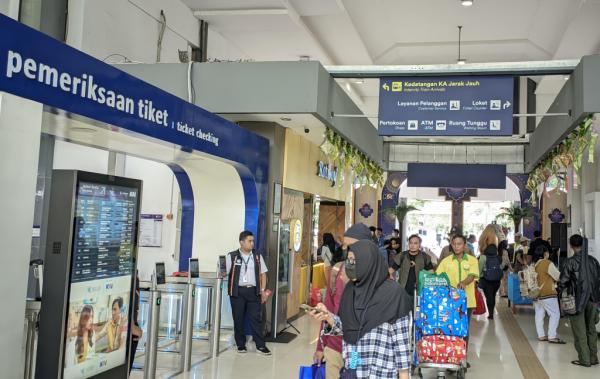 Hari ke-8 Masa Angkutan Lebaran, Lebih Dari 157 Ribu Penumpang Gunakan KA dari Daop 8 Surabaya