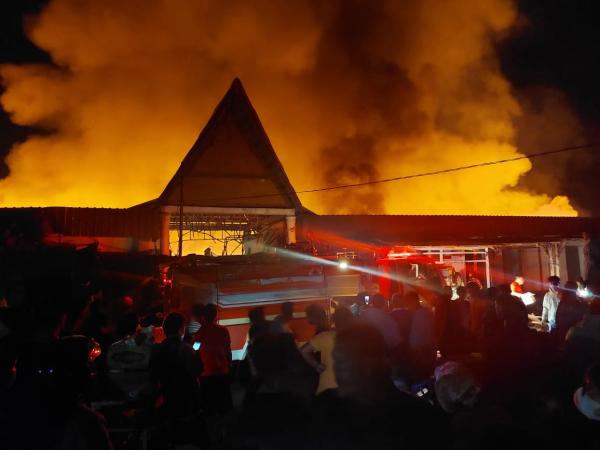 Jelang Lebaran, Ratusan Kios di Tarutung Terbakar