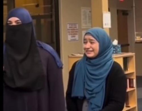 Masya Allah,Momen Haru Gadis Jerman Antar Ibunya ke Masjid untuk Ucap Syahadat dan Resmi Meluk Islam
