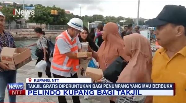 PT Pelindo Cabang Kupang Bagikan Takjil untuk Penumpang Kapal