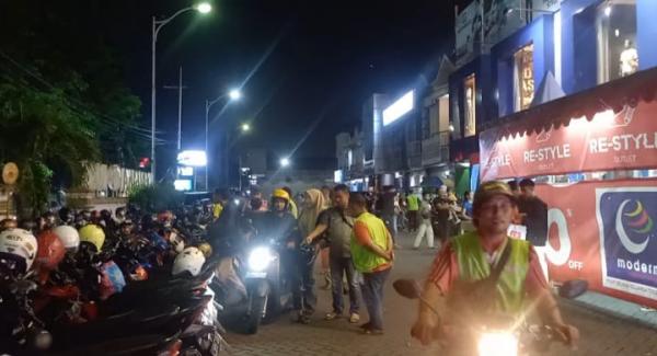 Polisi Amankan Jukir Liar di Pusat Perbelanjaan Jombang, Terapkan Tarif Parkir Tak Wajar