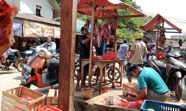 Jelang Idul Fitri, Harga Daging dan Bahan Pokok di Pasar Binuangeun Melonjak