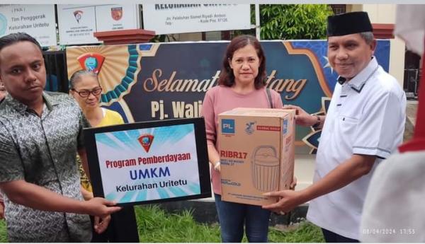 Pj Wali Kota Ambon Hadiri Safari Ramadan di Kelurahan Uritetu, Beri Bantuan untuk UMKM