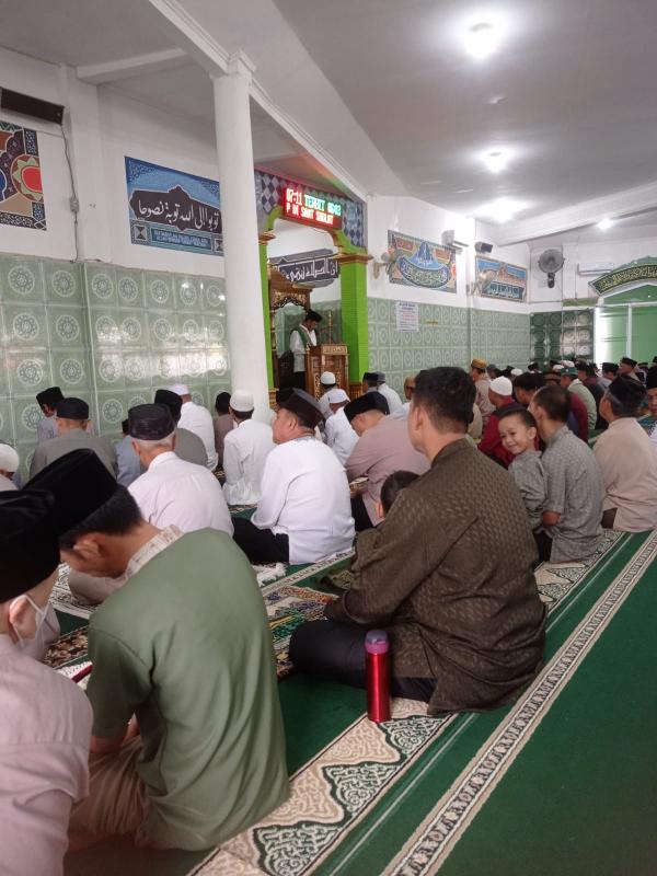 Bersama Warga Blambangan Umpu, Wakil Bupati Way Kanan Ali Rahman Sholat IdulFitri di Masjid At Taqwa