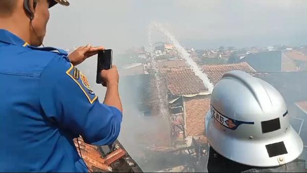 Di Hari Lebaran, Satu Unit Rumah di Garut Kota Hangus Terbakar