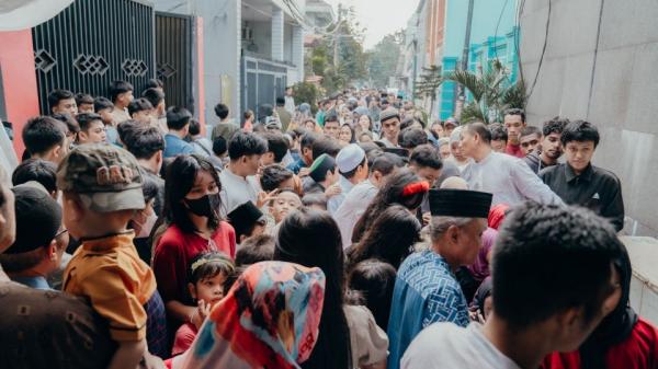 Ahmad Sahroni Bagi-bagi THR Lebaran untuk Ribuan Warga Tanjung Priok