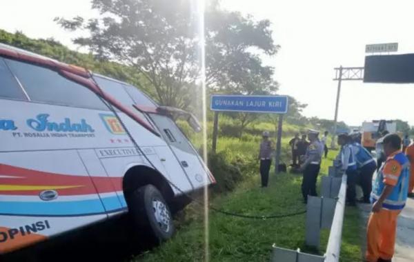 Breaking News! Kecelakaan Bus di Tol Batang, 7 Orang Tewas dan 15 Luka Ringan