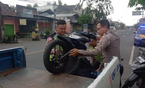 Tiga Motor Terlibat Kecelakaan Karambol di Jombang, Dua Pemudik Masuk Rumah Sakit