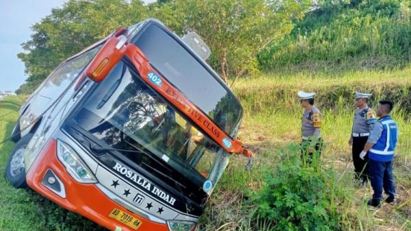 'Microsleep' Diduga Jadi Penyebab Kecelakaan Bus Rosalia Indah di Tol Batang Yang Menewaskan 7 Orang