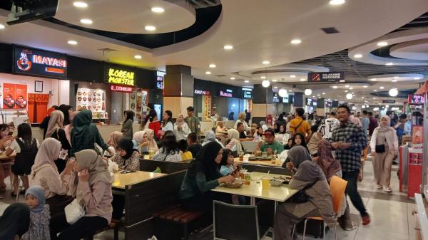 Pusat Perbelanjaan Mall Plaza Asia Tasikmalaya Dipadati Pengunjung saat Libur Lebaran 2024