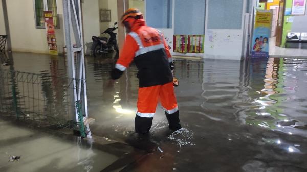 Hujan Deras, Sejumlah Rumah dan Puksesmas hingga Jalan di Kota Tasikmalaya Terendam Banjir