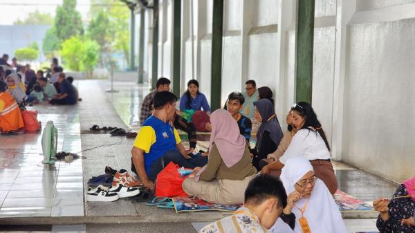 Keluarga Warga Binaan Manfaatkan Kunjungan Khusus Idul Fitri di Lapas Surabaya