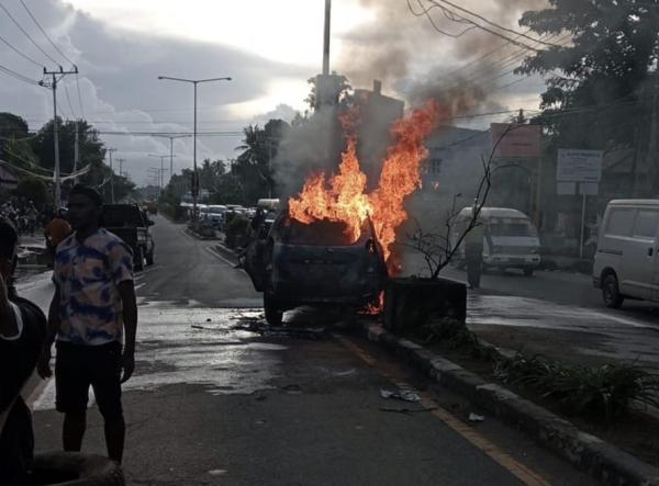 1 Minibus Hangus Terbakar di Sentani, Pengemudi Belum Diketahui Keberadaannya