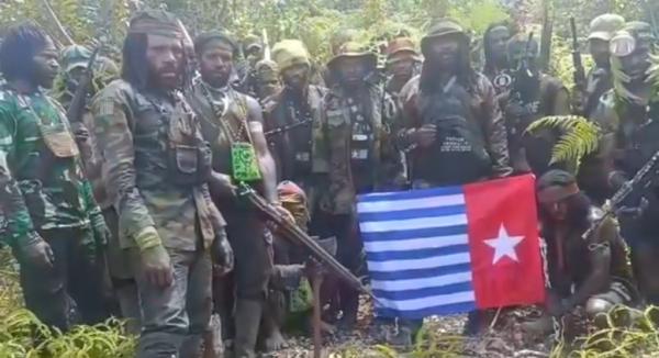 Lengkap Bersenjata Pasukan KKB Papua Merdeka Beri Pesan Khusus untuk TNI
