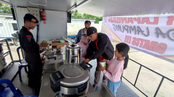 Brimob Siapkan Dapur Lapangan di Bakauheni dan Panjang Secara Gratis Buat Makan Pemudik