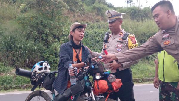 Hindari Kemacetan di Jalan, Pemudik asal Ciamis Pilih Naik Sepeda Menuju Cimahi Bandung