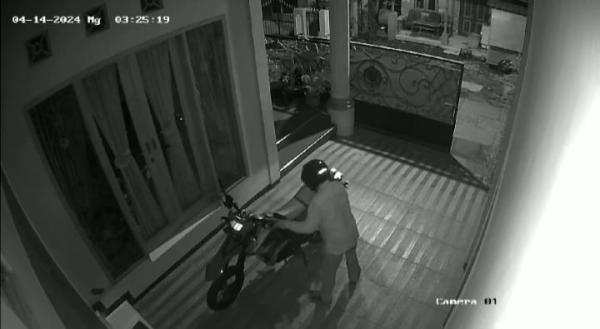 Pencuri Merajalela di Jombang, Setelah Mobil Giliran Motor Warga Kauman Raib, Ini Rekaman CCTV-nya