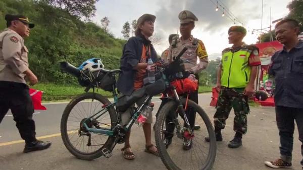 Kisah Asep Muhammad Mudik Gowes Sepeda Ratusan Kilometer