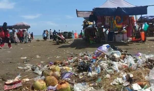 Suasana Libur Lebaran Pantai Tanjungsari Pemalang Ramai Pengunjung, Warga: Sayang Banyak Sampahnya